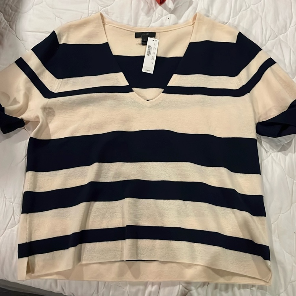 J Crew short sleeve sweater, style #G1291. Pull over styling, short sleeves